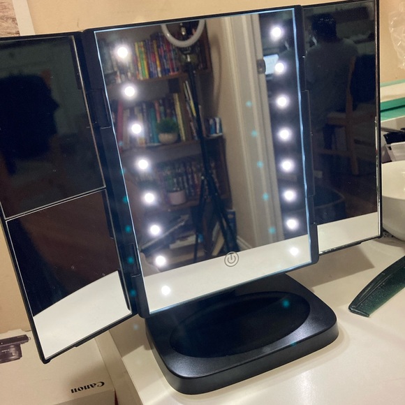 L.E.D makeup mirror - Picture 3 of 3